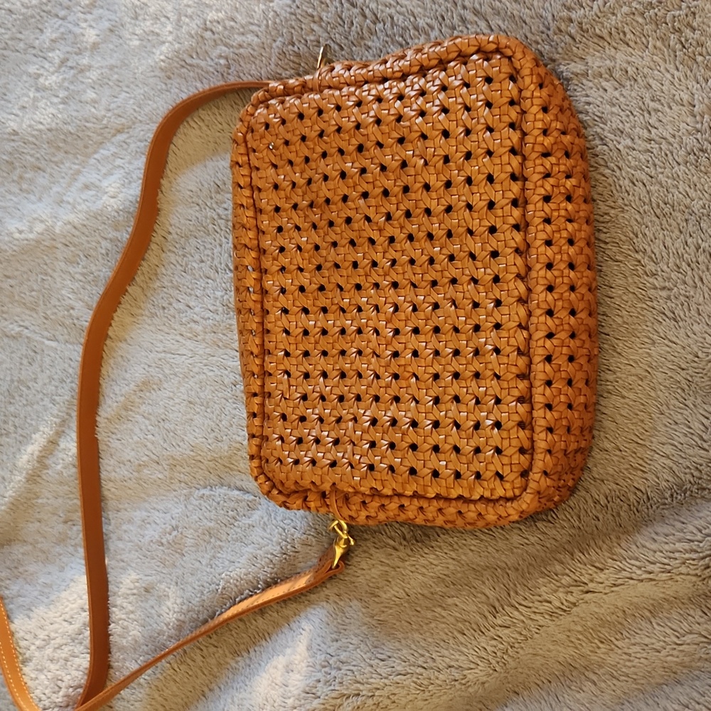 Like new clare v rattan leather crossbody